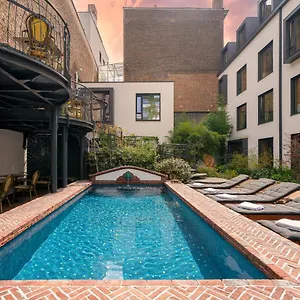 Latroupe Jardin Secret מלון Saint-Gilles